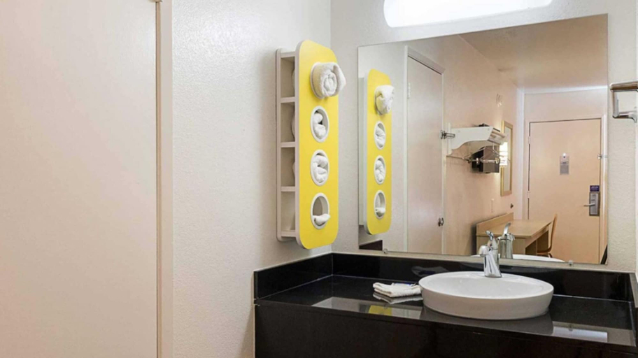 Bathroom 4, Motel 6 Mcallen Tx, Hidalgo