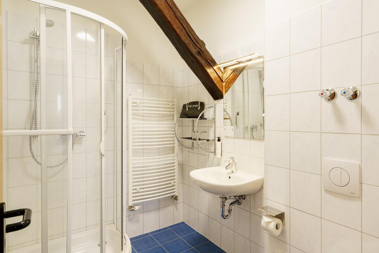 Bathroom 4, Hotel Waren-Alte Warener Zeitung, Mecklenburgische Seenplatte