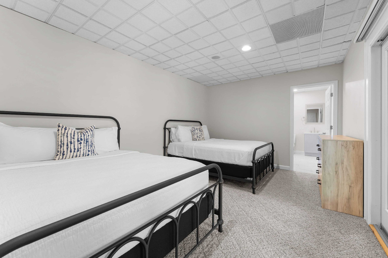 Bedroom 2, Shoreway Cove by Avantstay Waterfront, Pool, Dock, Mecklenburg
