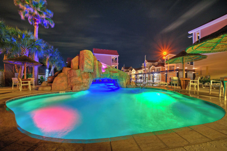 Sport & Beauty 5, Walk to Beach Shared Pool Access, Golf Cart Zone Carpe Beach Bum by Avantstay, Nueces