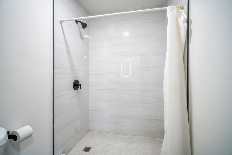 Bathroom 5, ERTH INN by AGA- San Ysidro, San Diego