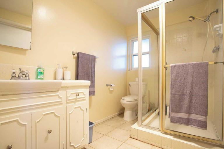 Bathroom 5, Oak Hills by Avantstay Panoramic View, Pool, Spa, Los Angeles