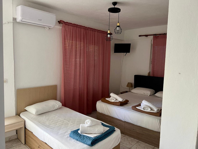 Bedroom 2, Pelekan rooms and apartments Athina 32, Central Macedonia