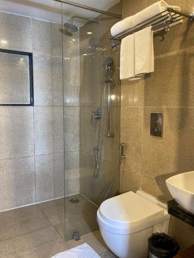 Bathroom 4, Hotel Ramanashree Richmond Bangalore, Bangalore