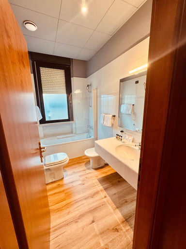 Bathroom 3, Hotel Pex Mantova, Mantua