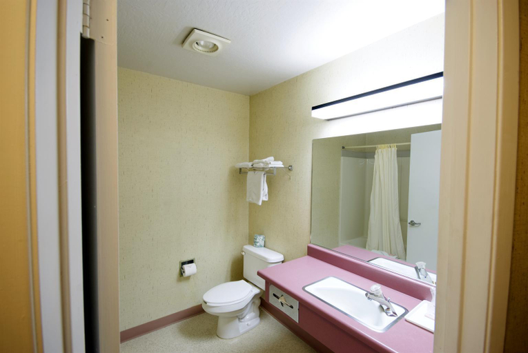 Bathroom 4, Americas Best Value Inn Dunnigan, Yolo