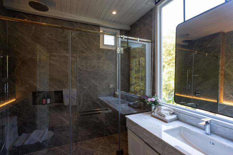 Bathroom 23