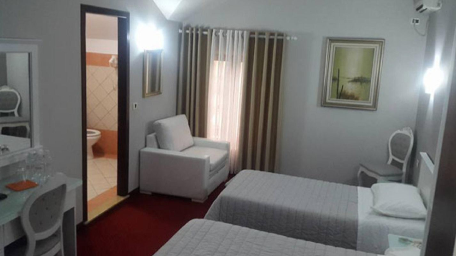 Bedroom 2, Univers Resort, Elbasanit