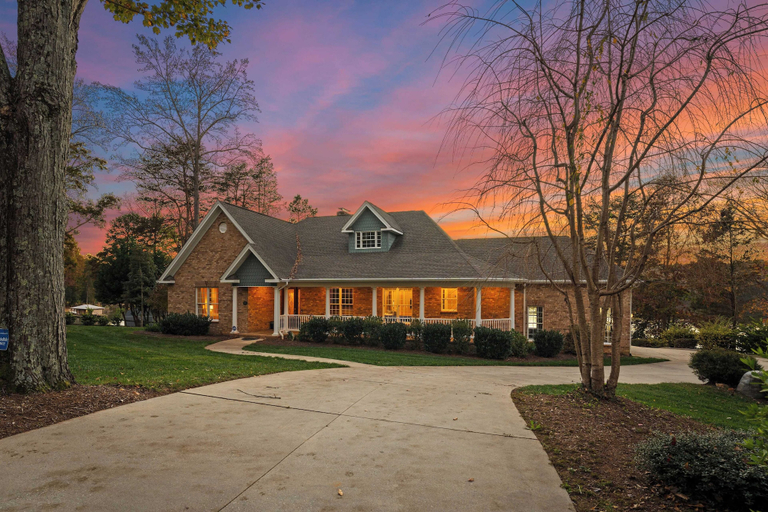 Exterior & Views 2, Sunset Pointe by Avantstay Waterfront, Beach, Fire Pit Sleeps 14 5bdr 4BA, Iredell
