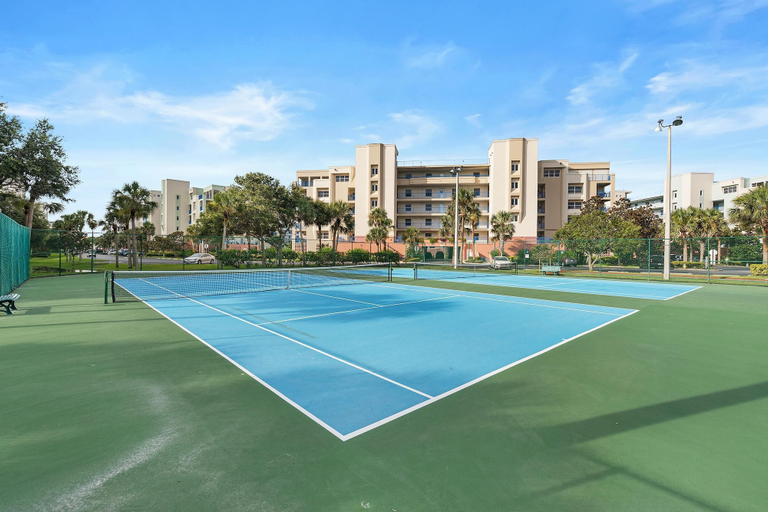Sport & Beauty 5, Oceanwalk 13-406, Volusia
