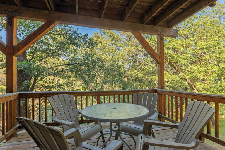 Others 1, Alpine Retreat w/ Private Deck, Views, Outdoor Dining Alpen Drive by Avantstay, San Bernardino