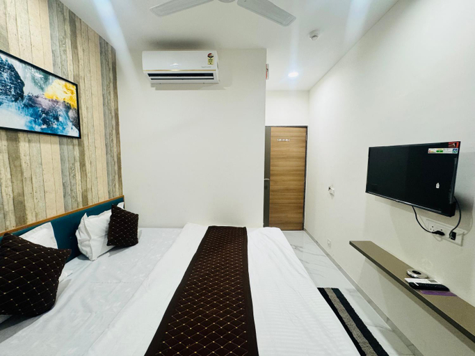 Bedroom 2, Legend Hotel, Ahmadabad