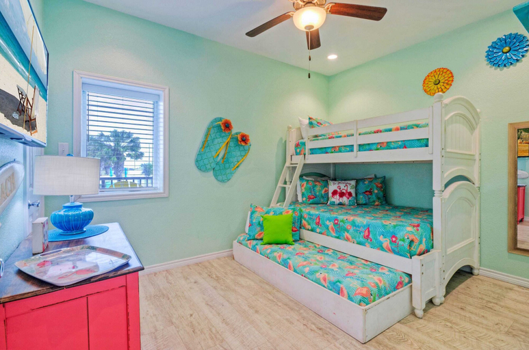 Bedroom 2, Sleeps 22 3 Condos in Beachfront Complex w/ Pool, Pickleball Island Retreat, Nueces