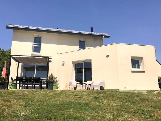 Exterior 2, Villa in Crozon With Sea Views & Sandy Beach, Finistère