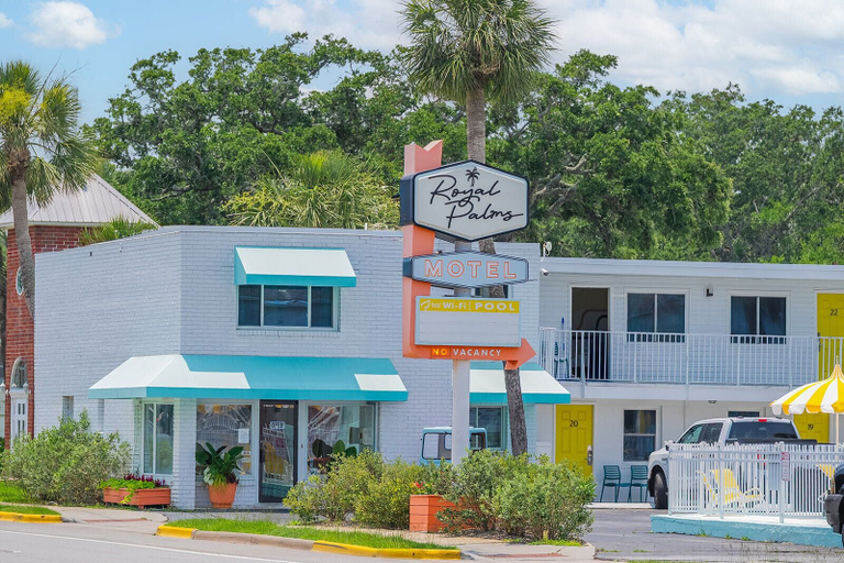 Exterior & Views 1, Royal Palms Motel, Chatham