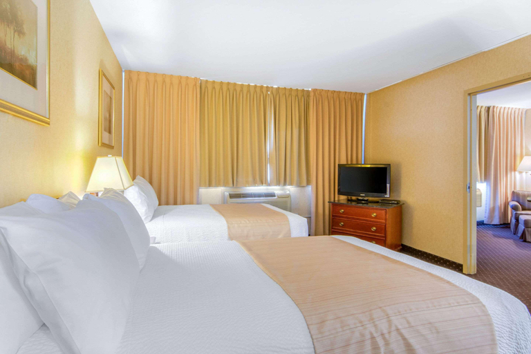 Bedroom 3, Clarion Hotel Sudbury, Greater Sudbury