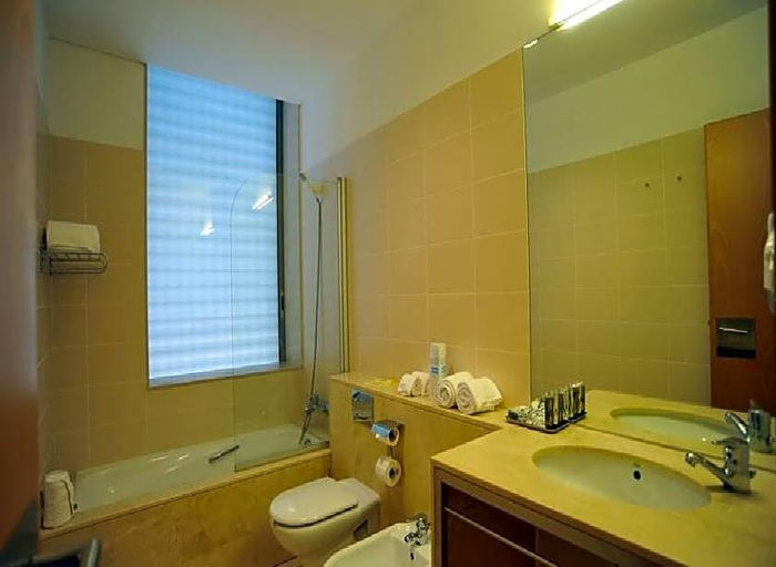 Bathroom 4, Axis Ponte de Lima Golf Resort Hotel, Ponte de Lima