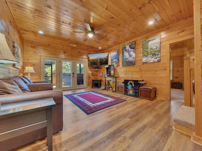 Bedroom 2, Moonshine Hollow 3 Bedroom Cabin by RedAwning, Sevier