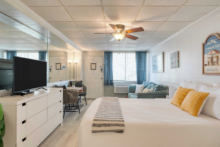 Bedroom 3, Fontainebleau 335 by Avantstay Beachfront Access, Bay