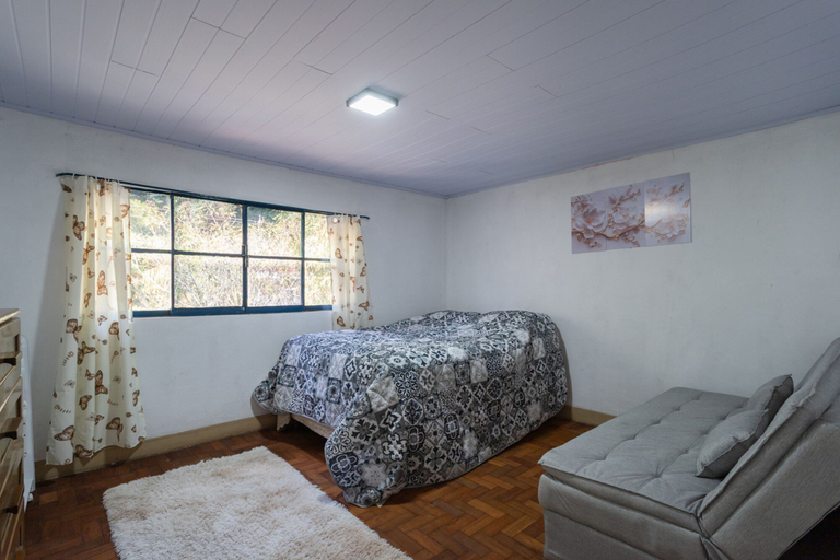 Room 5, Casa com Wi-fi e Garagem a 400m do Museu Imperial, Petrópolis