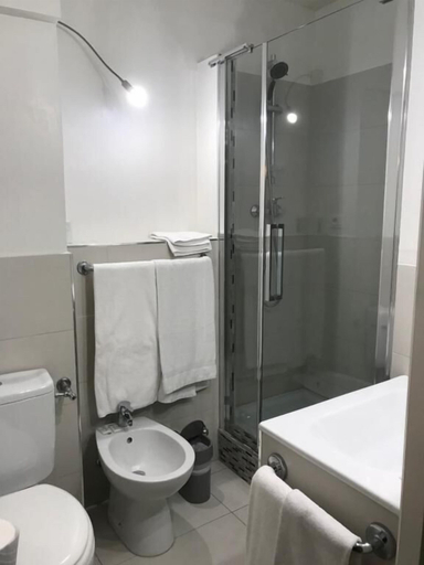 Bathroom 4, Azur Hotel, Alpes-Maritimes
