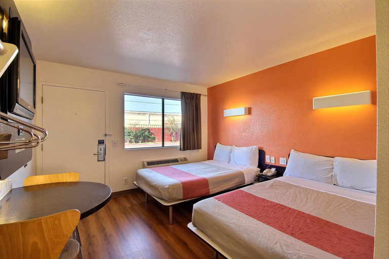 Bedroom 3, Motel 6 Laredo South, Webb