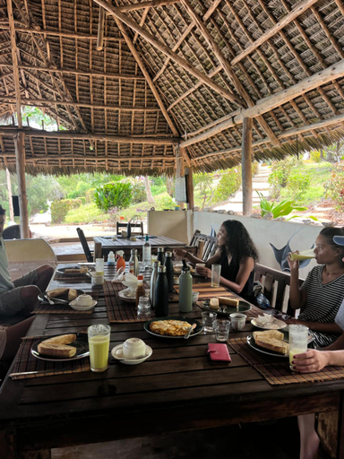 Food & Drinks 4, Sazani Beach Lodge and Tidal Lounge, Kaskazini 'A'