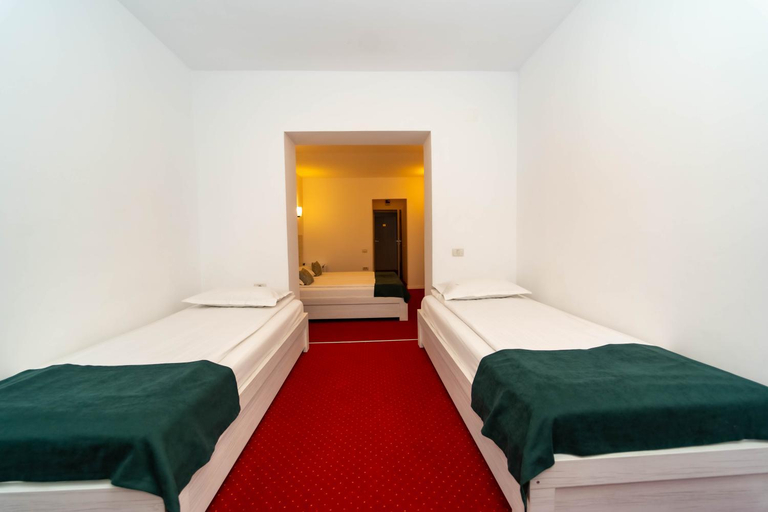 Bedroom 2, Hotel Cirus, Predeal