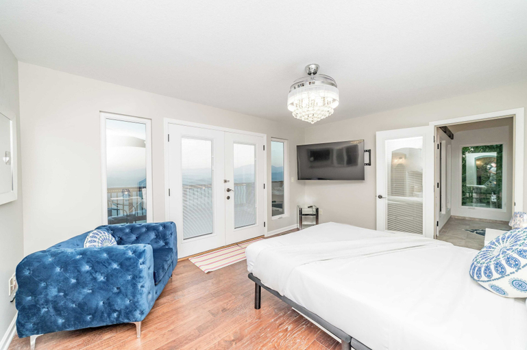 Bedroom 3, Panorama by Avantstay Unparalleled Views, Deck w/ Hottub, Game Room Pool Table, Sevier