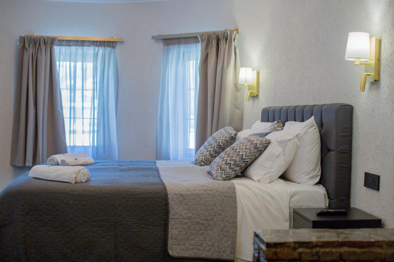 Bedroom 3, Berat River House Boutique Hotel, Beratit