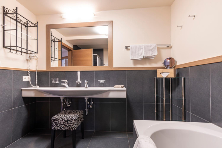 Bathroom 5, Hotel Castel, Landeck