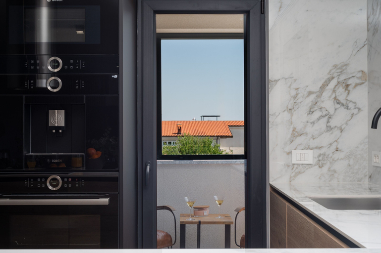 Others 3, Penthouse Adela, Vir