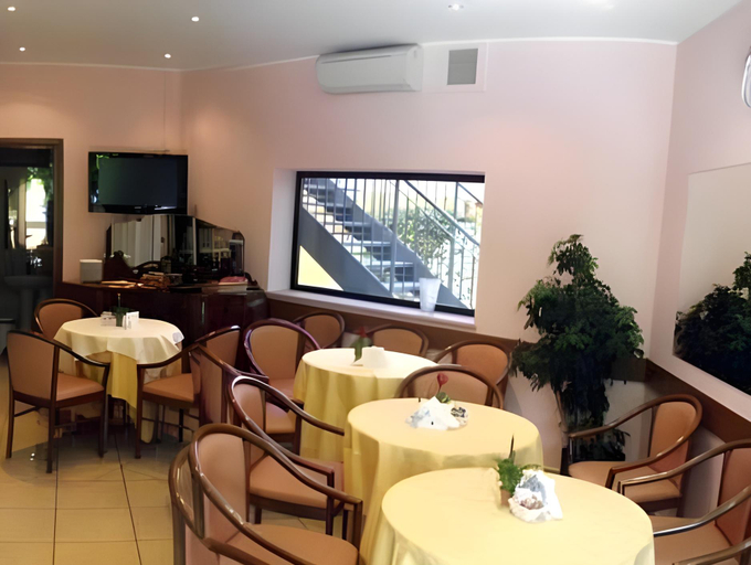 Food & Drinks 4, Hotel Motel Ovest, Milano