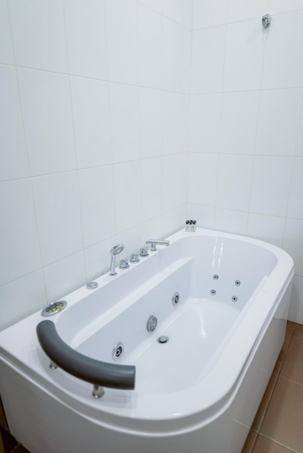 Bathroom 2, Mashtots Avenue Hotel, Yerevan
