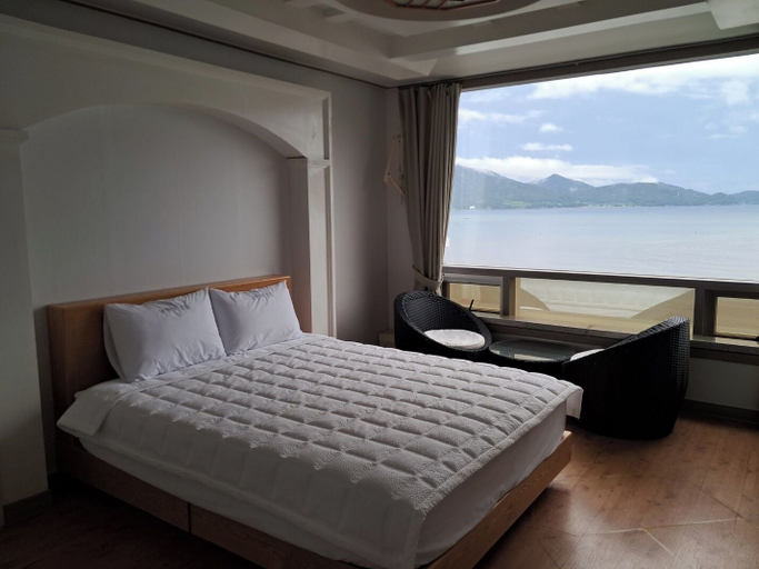 Bedroom 3, Namhae beach hotel, Namhae