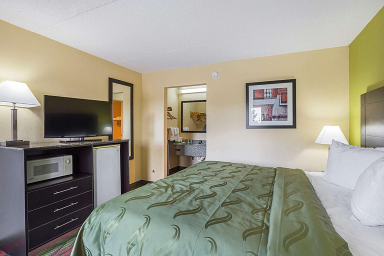 Bedroom 3, Motel 6 Knoxville, TN - East, Knox