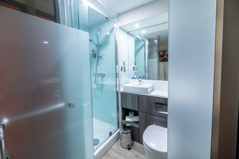 Bathroom 4, easyHotel Leeds, Leeds