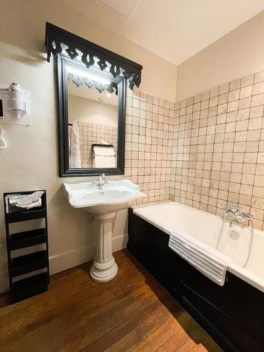 Bathroom 5, Hostellerie du Chateau des Fines Roches, Vaucluse