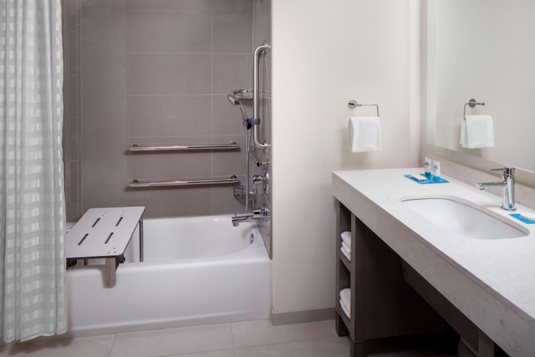 Bathroom 5, Hyatt House Charleston/Mount Pleasant, Charleston