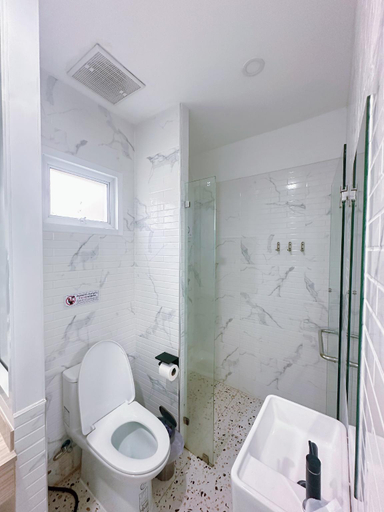 Bathroom, De Camp Hill, Ban Na