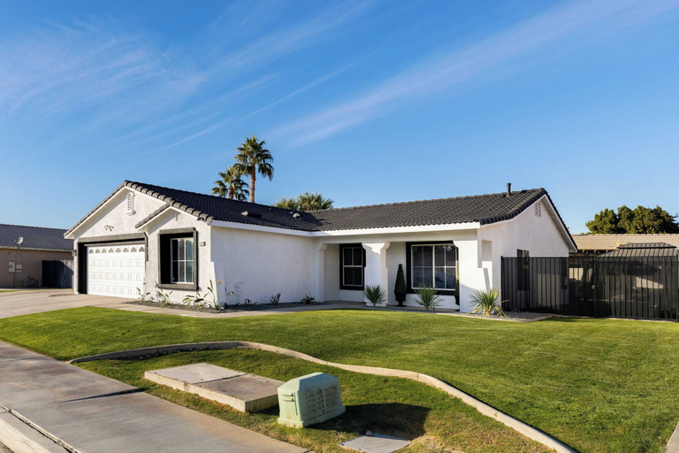 Exterior & Views 2, Pacifica Sur by Avantstay Pool, Hot Tub, Gazebo, Riverside