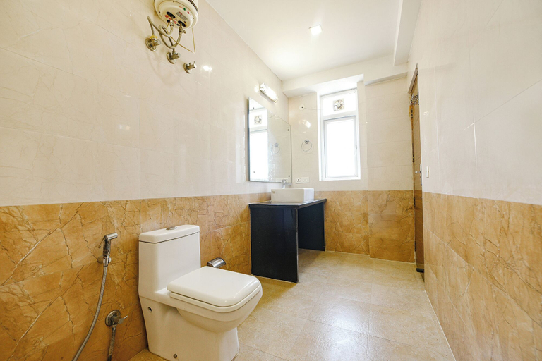 Bathroom 3, Fabhotel Angel Green Residency, Gurgaon