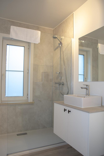 Bathroom 3, Hotel Swaenenburg, West-Vlaanderen