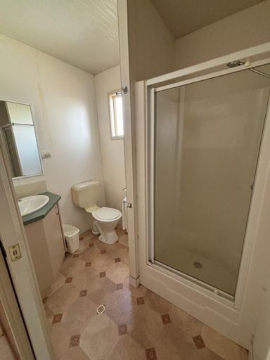 Bathroom, Governors Hill Carapark, Goulburn Mulwaree - Goulburn