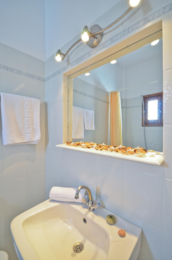 Bathroom 5, Dilino Hotel Studios, South Aegean