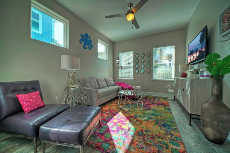 Others 4, Sleeps 21, 2 Homes 2 Private Pools, Fire Pit, Swing Bar Walk to the Beach, Nueces