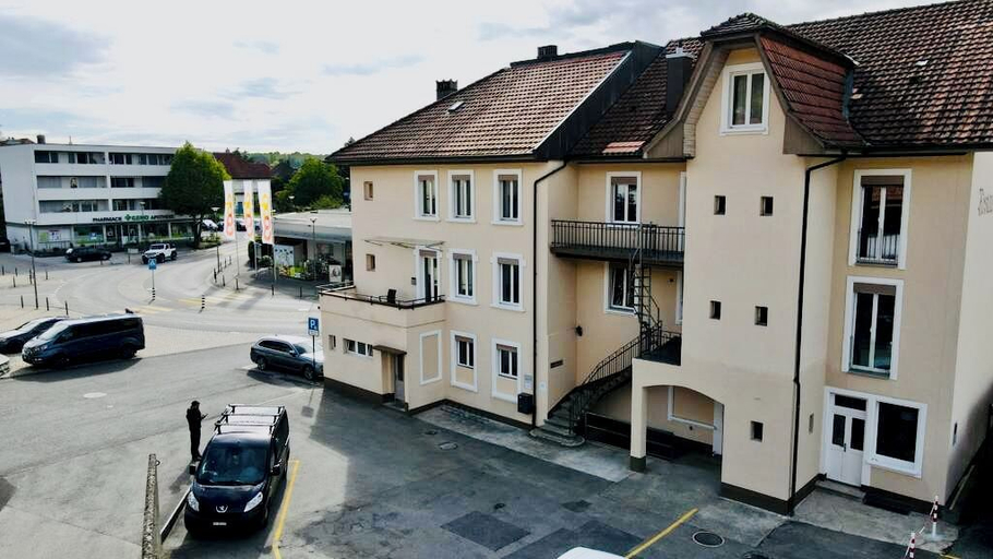 Exterior & Views 3, ZIMMERzuVERMIETEN.ch Lengnau BE, Büren