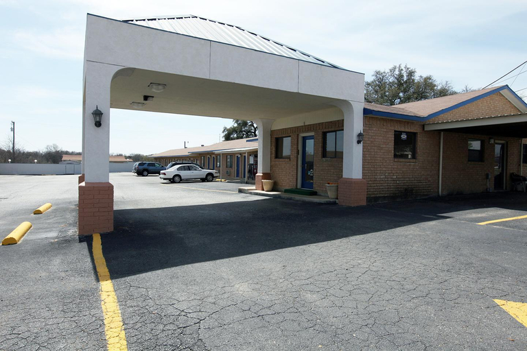 Exterior & Views 2, Americas Best Value Inn Comanche, Comanche