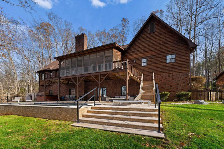 Others 3, Winding Down by Avantstay Sleeps 20 + Dock, View, Iredell