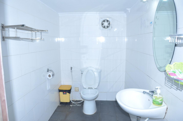 Bathroom 8